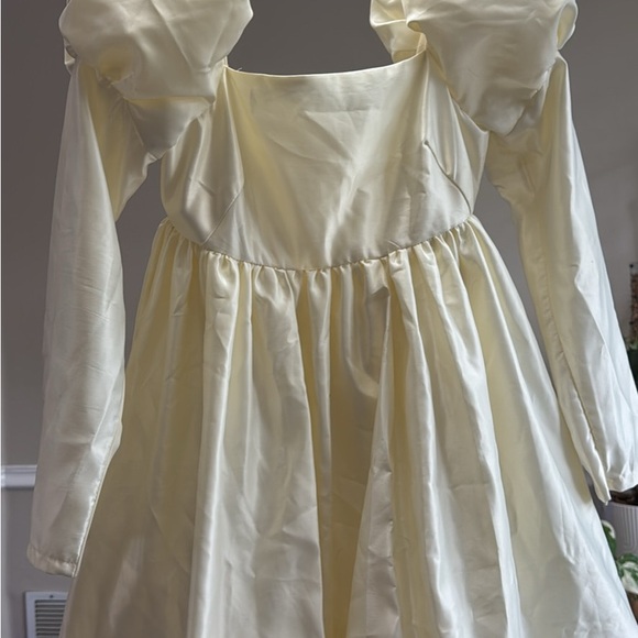 Rosedress SILKY SATIN SQUARE NECK PUFF SLEEVE BABYDOLL MINI DRESS - BEIGE - Picture 3 of 4